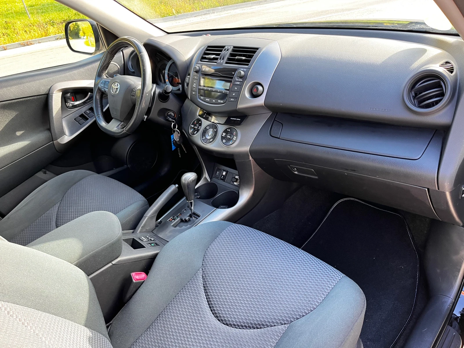 Toyota Rav4 2.2 D-CAT automat  | Mobile.bg — изображение 11