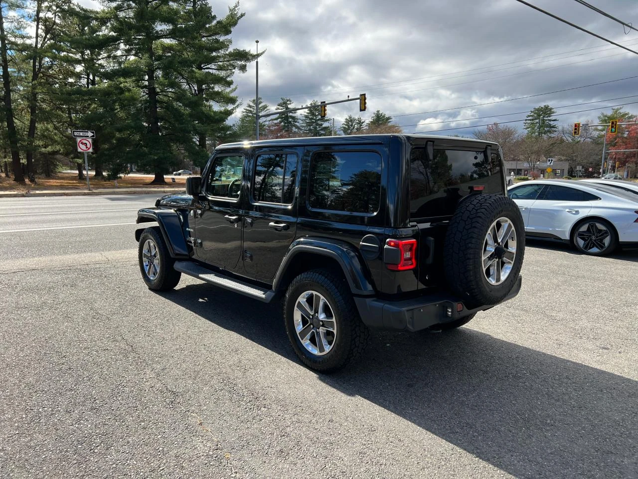 Jeep Wrangler UNLIMITED SAHARA/AWD/285 hp.  - изображение 3