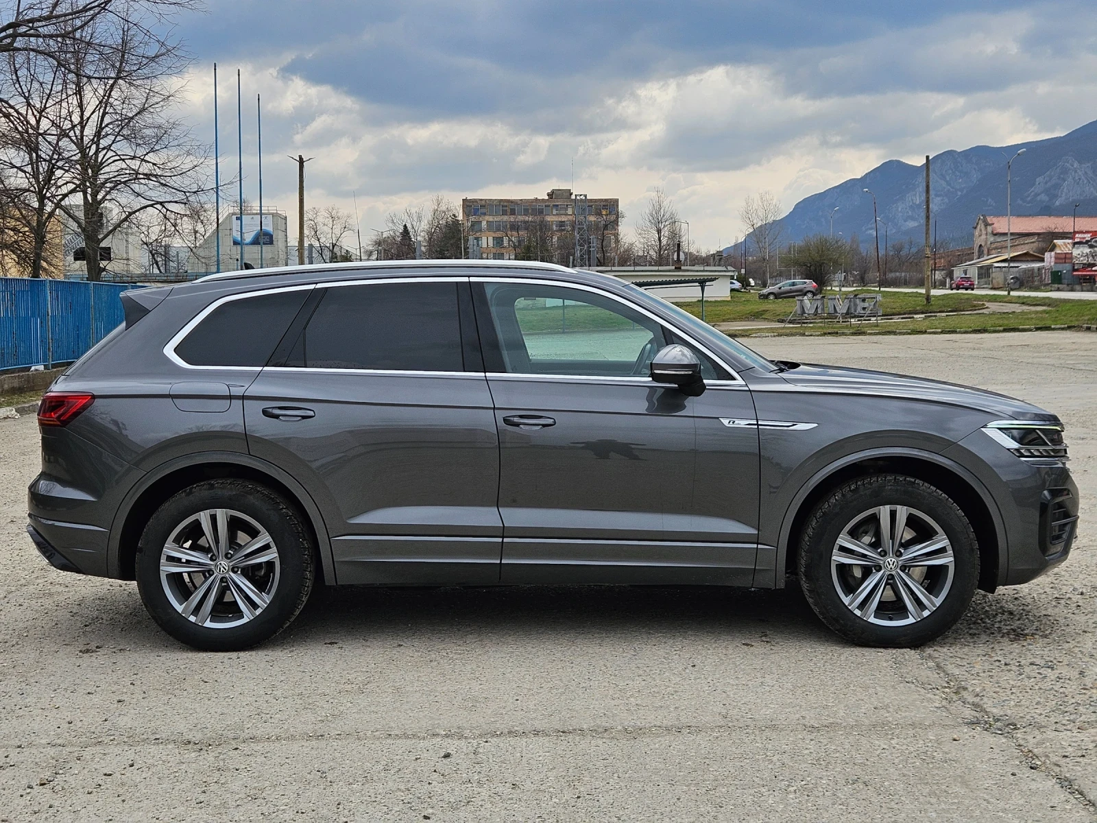 VW Touareg * * R-Line* DIGITAL* * 3.0TDi* * 286кс.* * , снимка 6 - Автомобили и джипове - 53809456