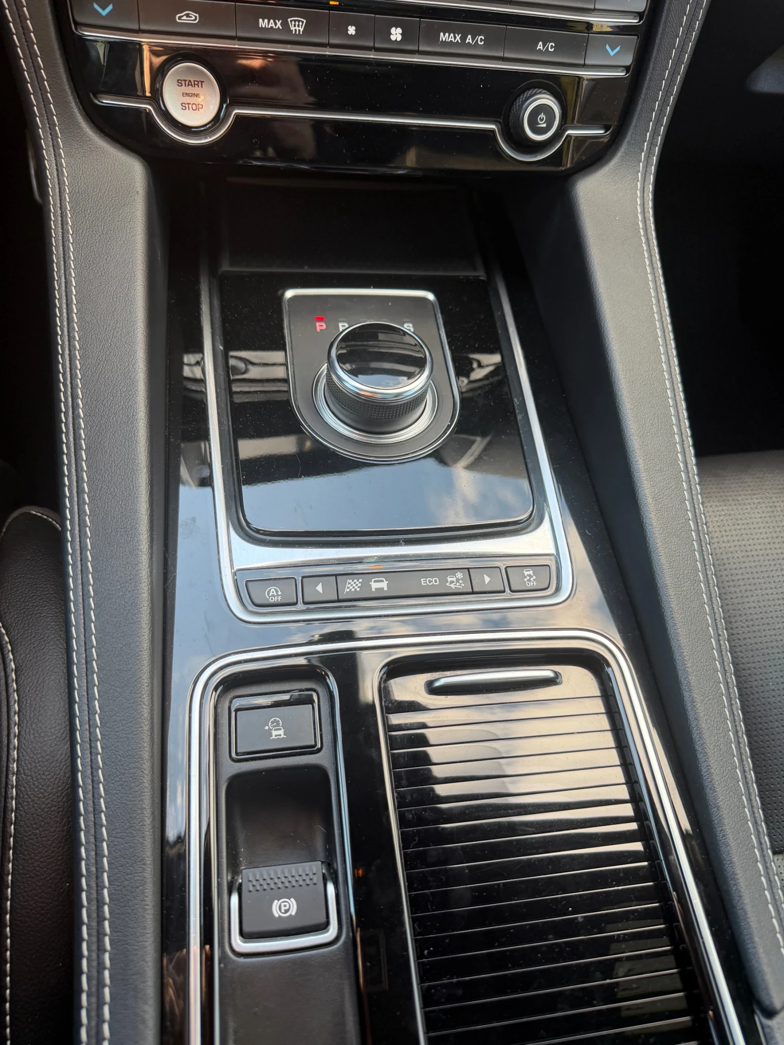 Jaguar F-PACE Jaguar F-Pace S 82300KM/ACC/Alcantara/ponorama/Ful, снимка 11 - Автомобили и джипове - 53740909