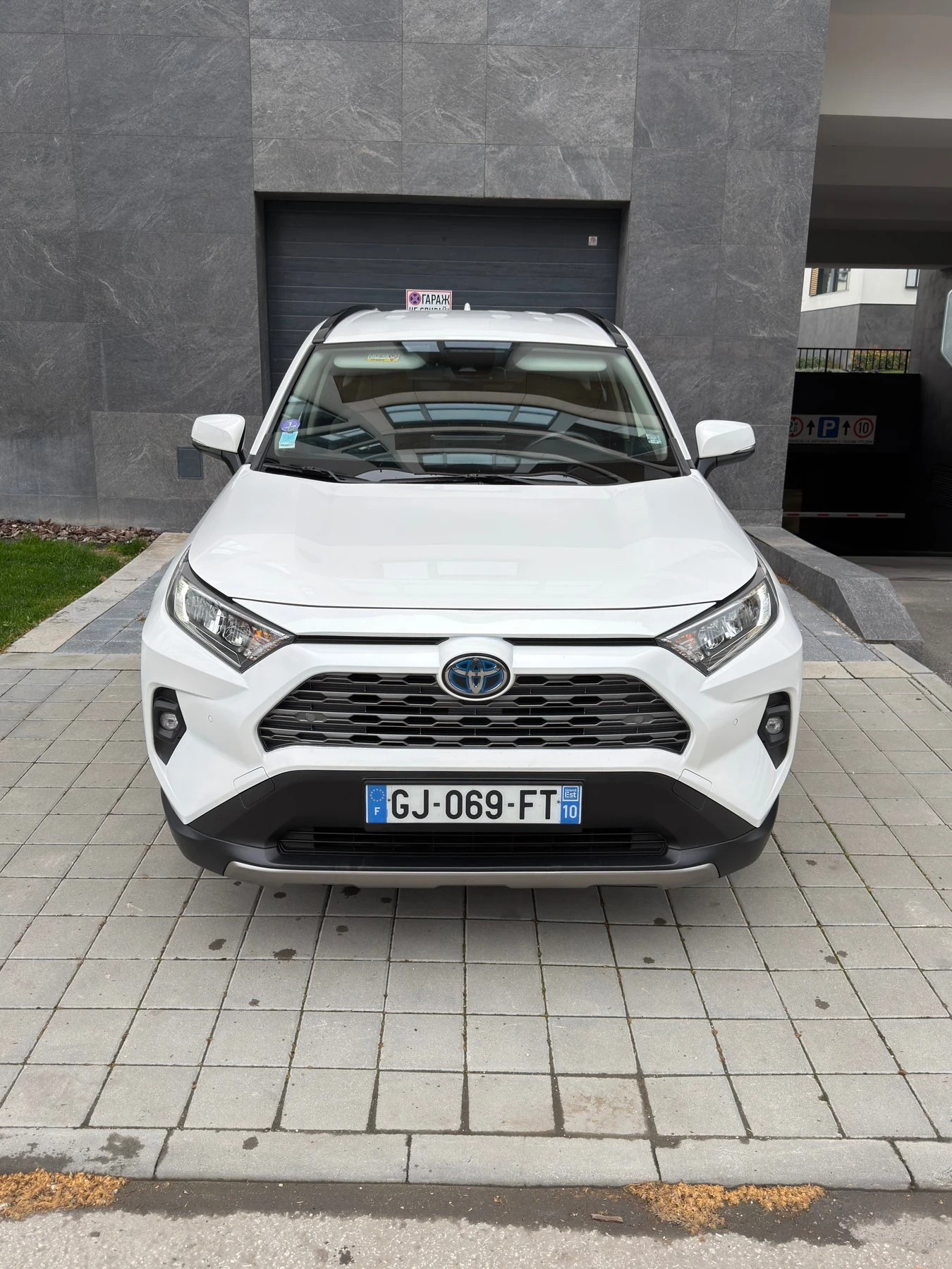 Toyota Rav4 2.5i 4X4 Hybrid 222к.с. В ГАРАНЦИЯ   ПЪЛЕН СЕРВИЗ