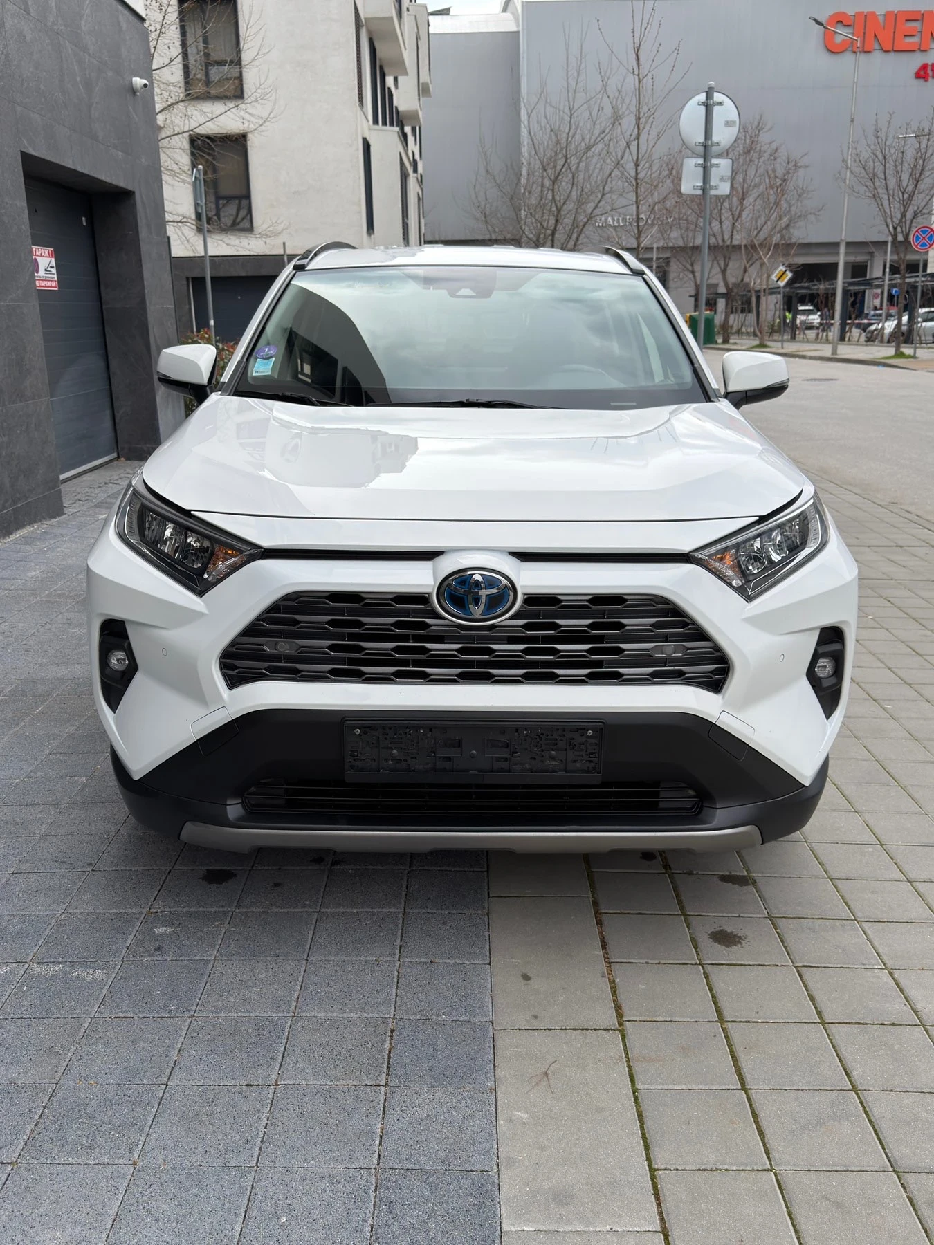 Toyota Rav4 2.5i 4х4 Hybrid 222к.с. СЕРВИЗНА ИСТОРИЯ