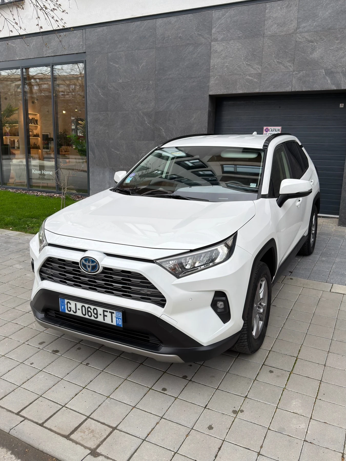 Toyota Rav4 2.5i 4X4 Hybrid 222к.с. В ГАРАНЦИЯ   ПЪЛЕН СЕРВИЗ, снимка 2 - Автомобили и джипове - 54177772