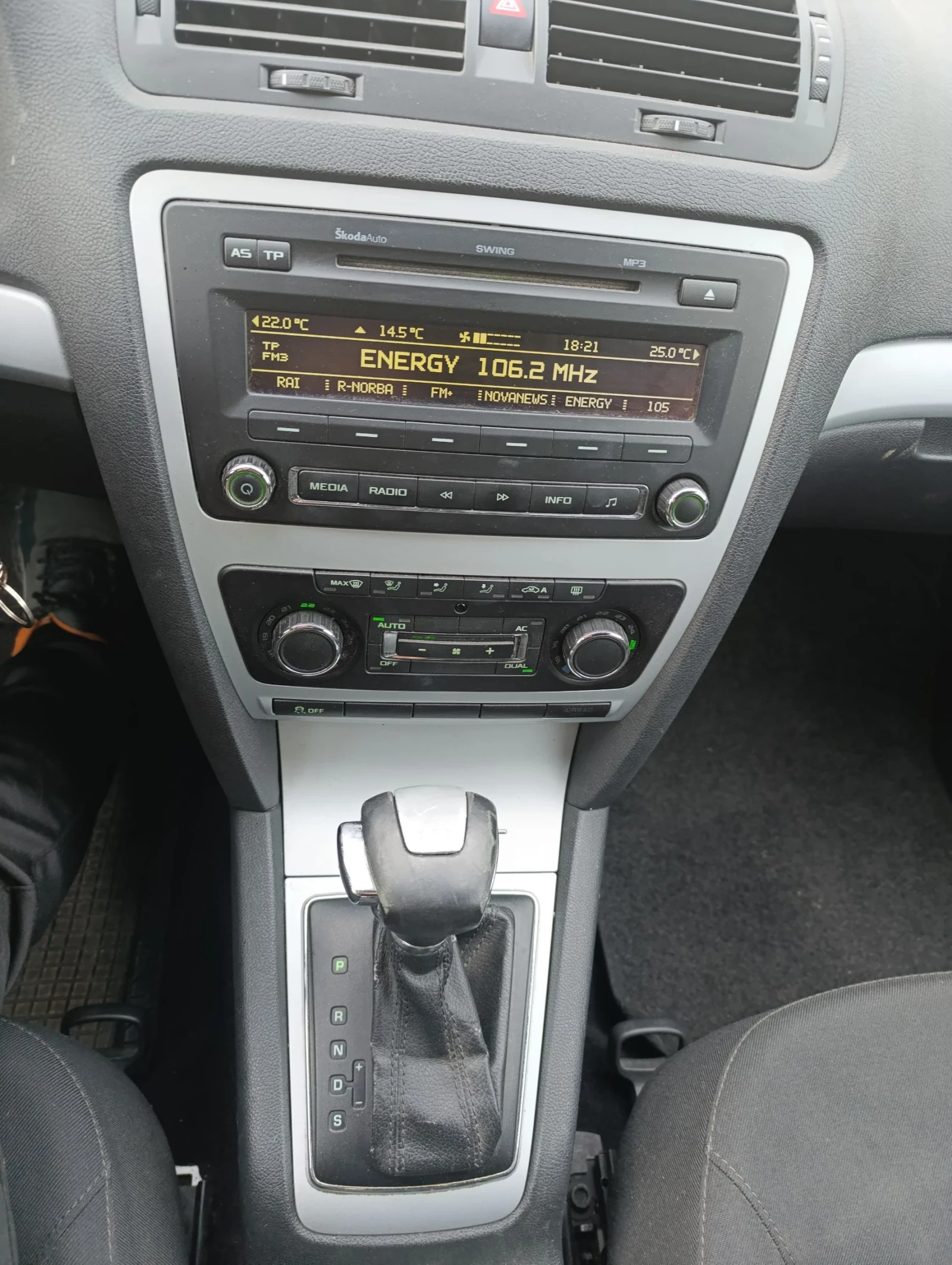 Skoda Octavia 1.6TDI автомат, снимка 5 - Автомобили и джипове - 53966903