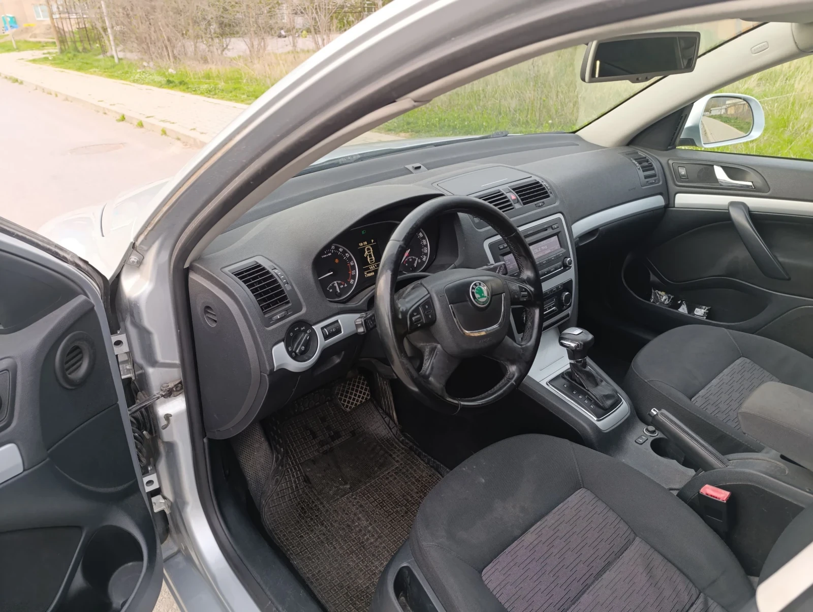 Skoda Octavia 1.6TDI автомат, снимка 15 - Автомобили и джипове - 53966903