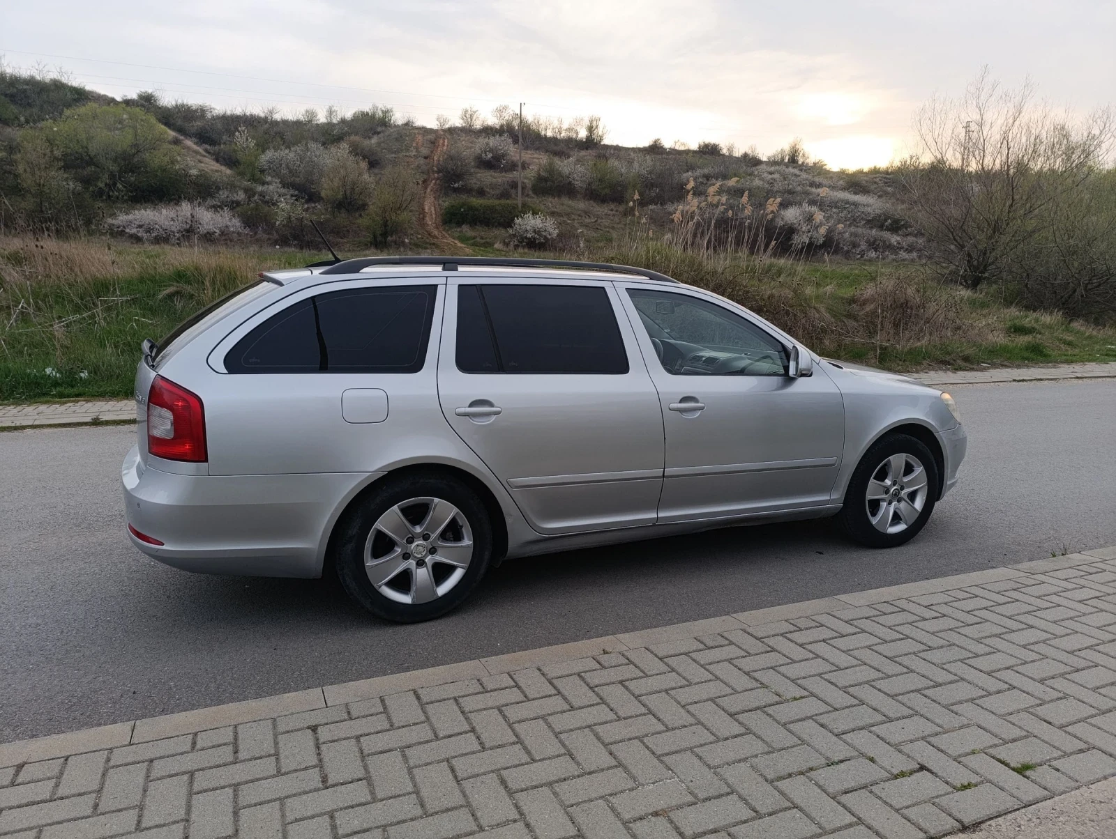 Skoda Octavia 1.6TDI автомат, снимка 7 - Автомобили и джипове - 53966903