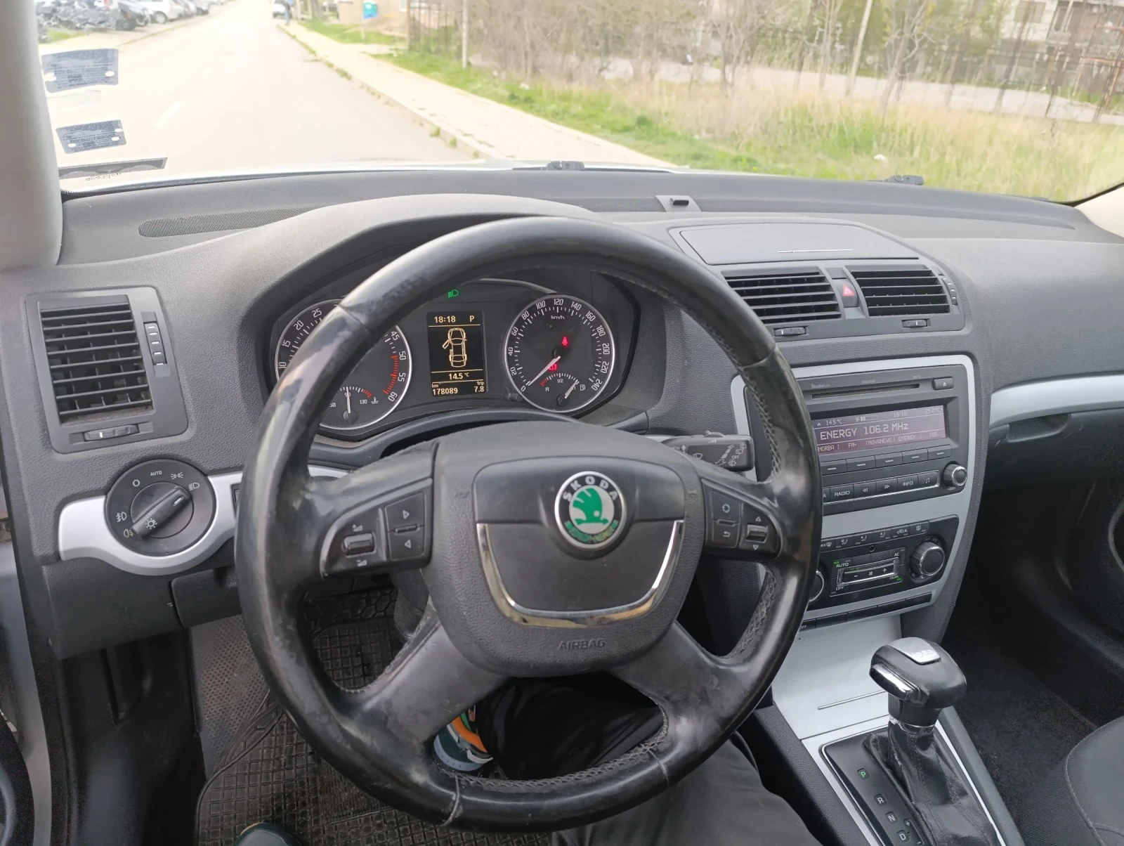 Skoda Octavia 1.6TDI автомат, снимка 16 - Автомобили и джипове - 53966903