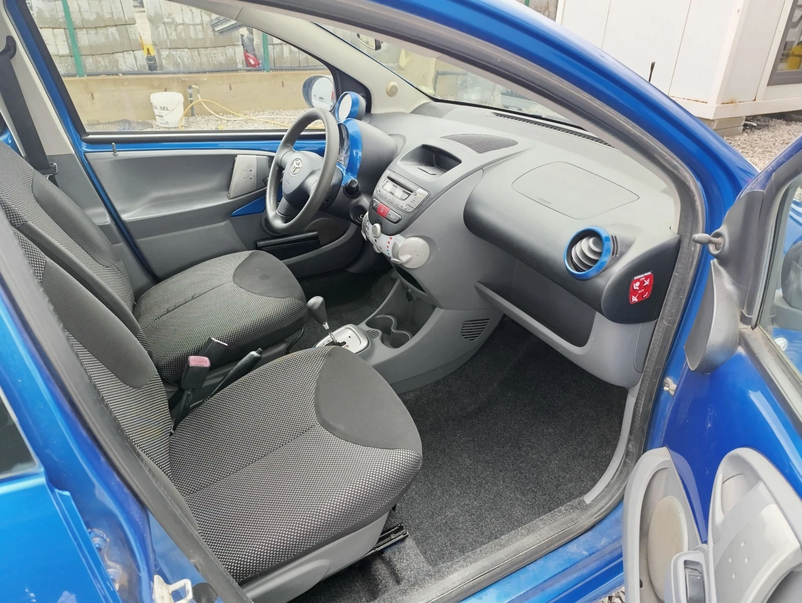 Toyota Aygo 2.0TDI, снимка 8 - Автомобили и джипове - 53966903