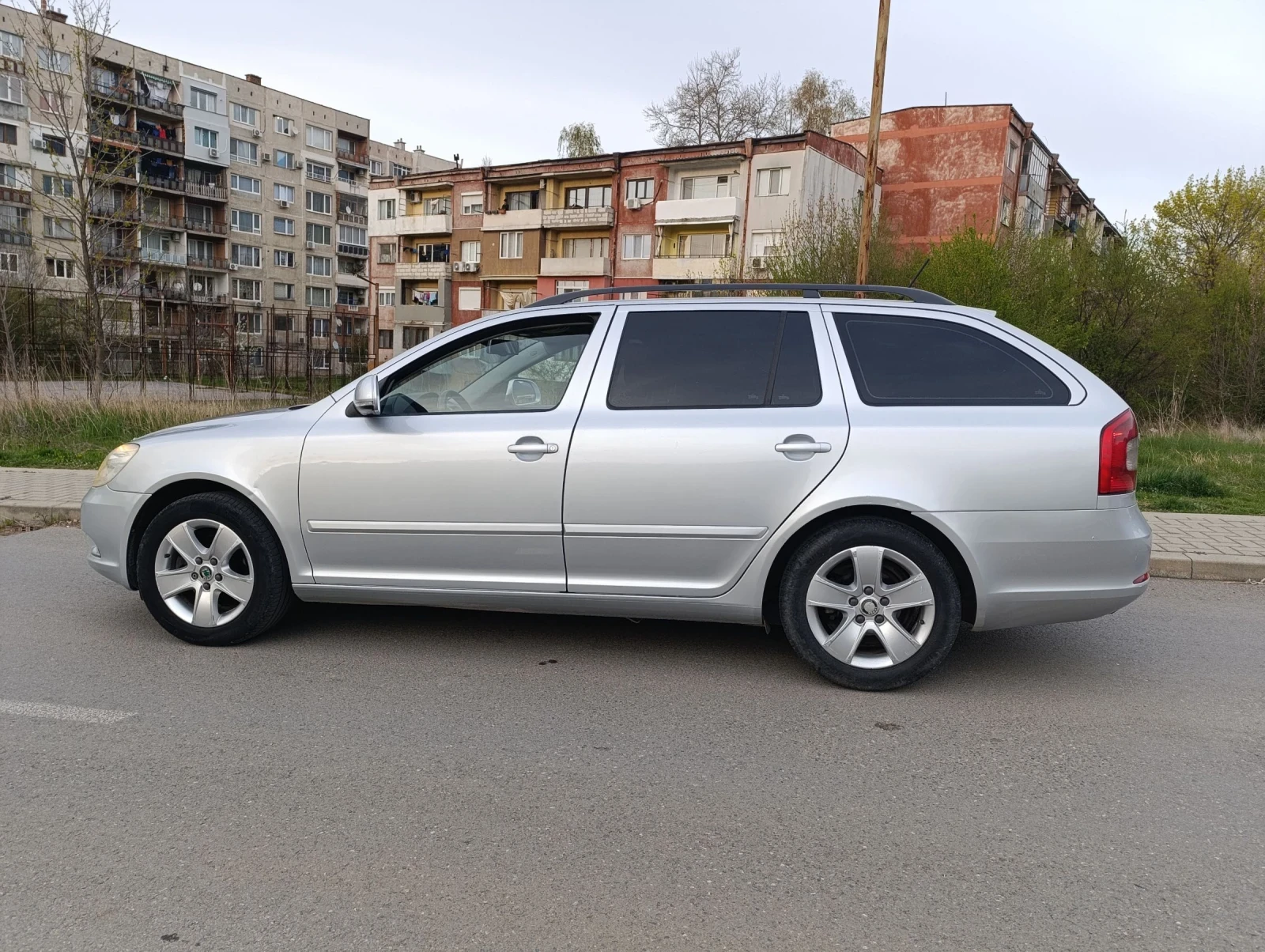 Skoda Octavia 1.6TDI автомат, снимка 13 - Автомобили и джипове - 53966903