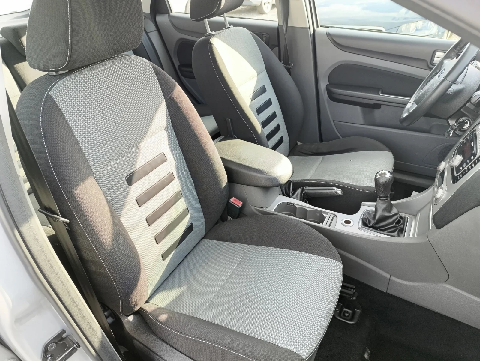 Ford Focus 1.6д  EVRO5, снимка 9 - Автомобили и джипове - 53966903