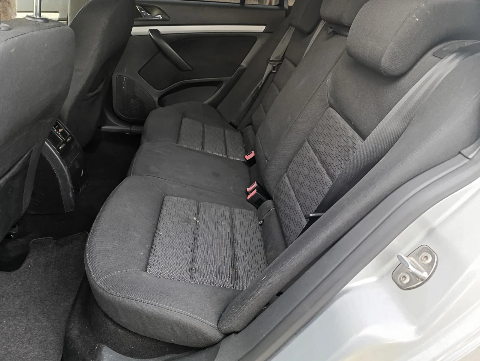 Skoda Octavia 1.6TDI автомат, снимка 8 - Автомобили и джипове - 53966903