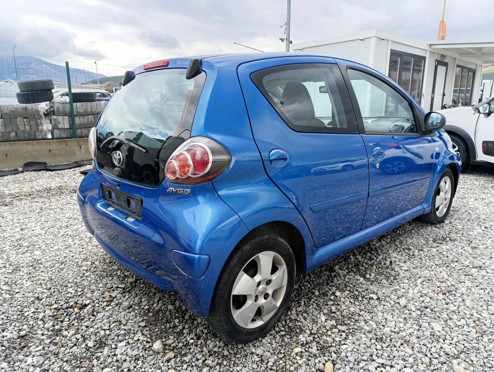 Toyota Aygo 2.0TDI, снимка 9 - Автомобили и джипове - 53966903