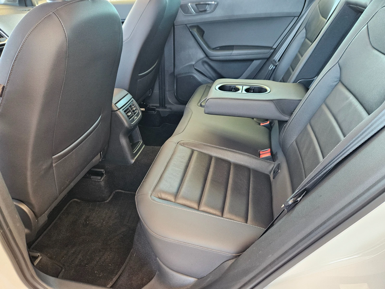 Seat Ateca Автомат 4x4, снимка 9 - Автомобили и джипове - 54314525