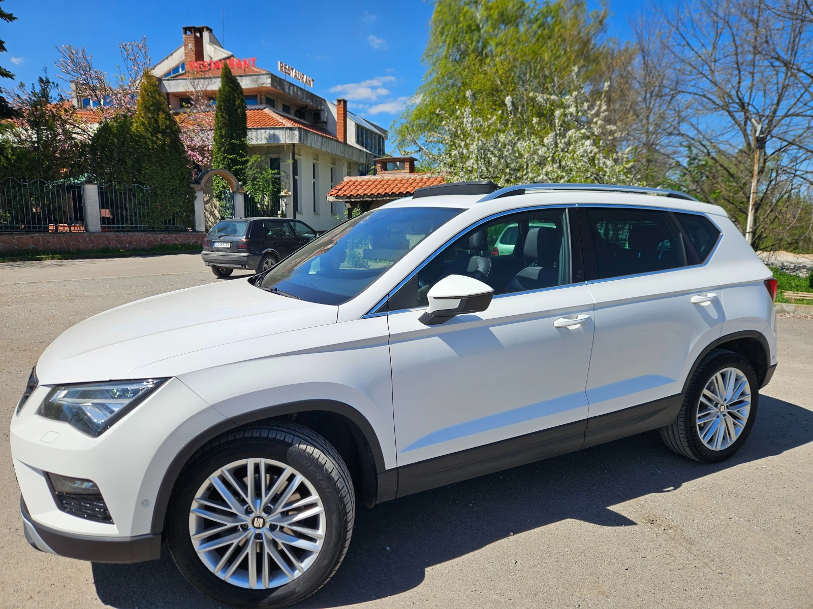 Seat Ateca Автомат 4x4, снимка 2 - Автомобили и джипове - 54314525