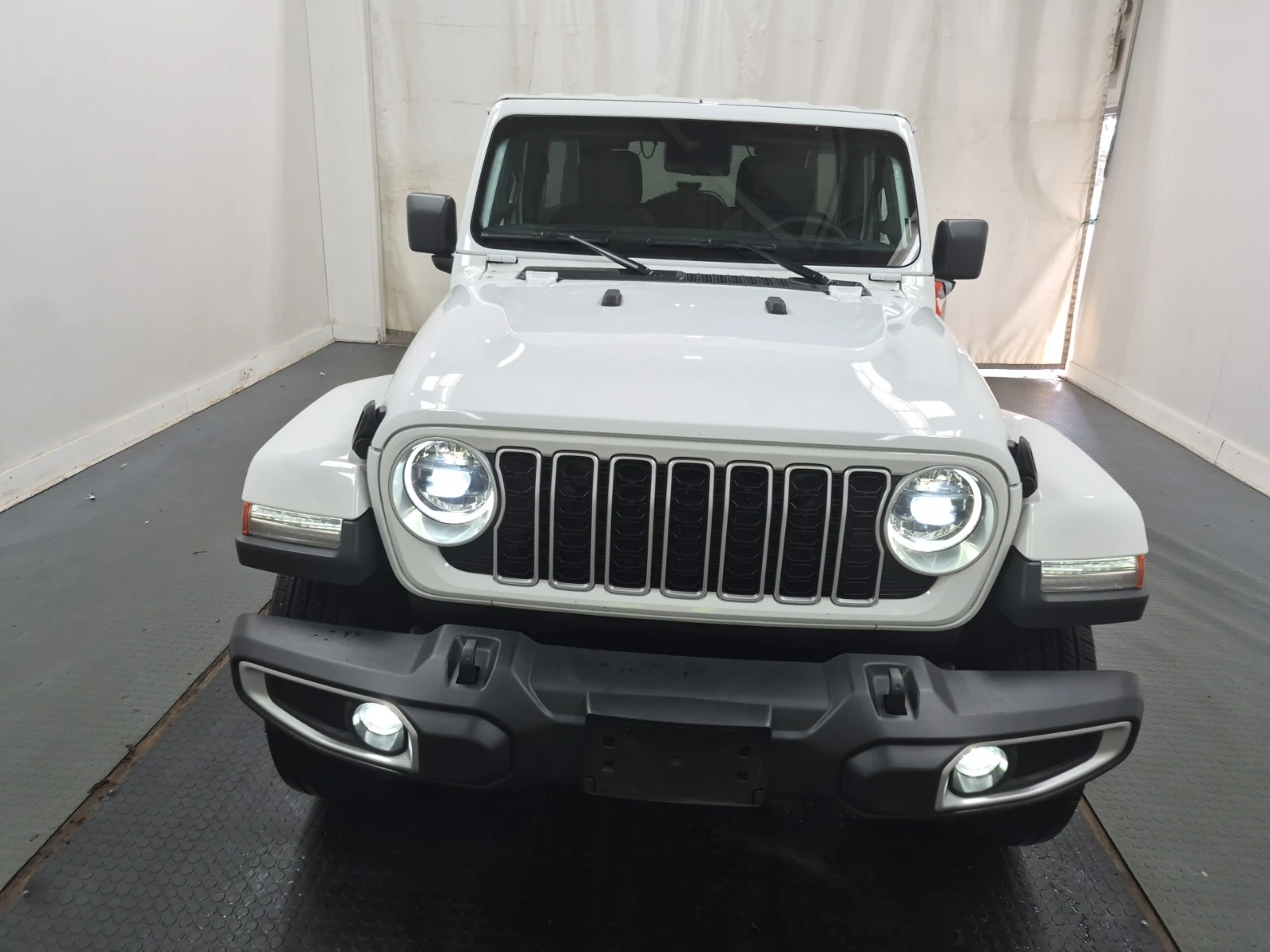 Jeep Wrangler 3.6L Pentastar V6 / 4x4 / Sahara / Без ръжди и уда, снимка 2 - Автомобили и джипове - 54913047