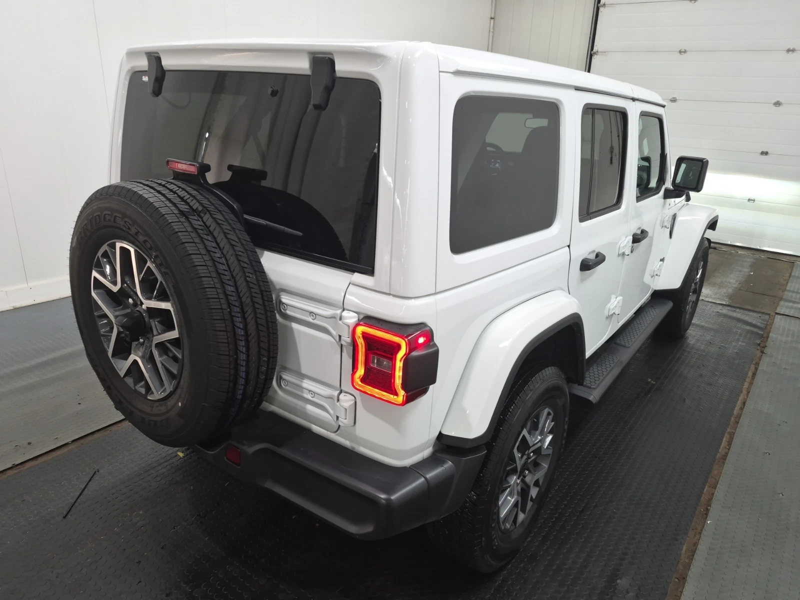 Jeep Wrangler 3.6L Pentastar V6 / 4x4 / Sahara / Без ръжди и уда, снимка 6 - Автомобили и джипове - 54913047