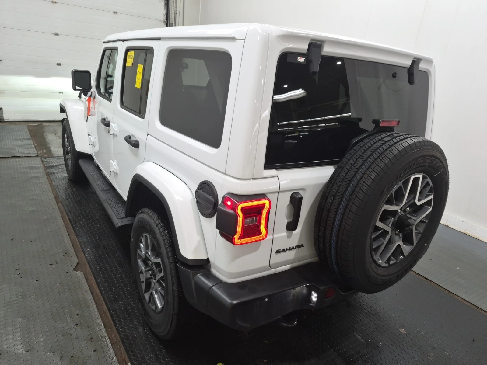 Jeep Wrangler 3.6L Pentastar V6 / 4x4 / Sahara / Без ръжди и уда, снимка 4 - Автомобили и джипове - 54913047