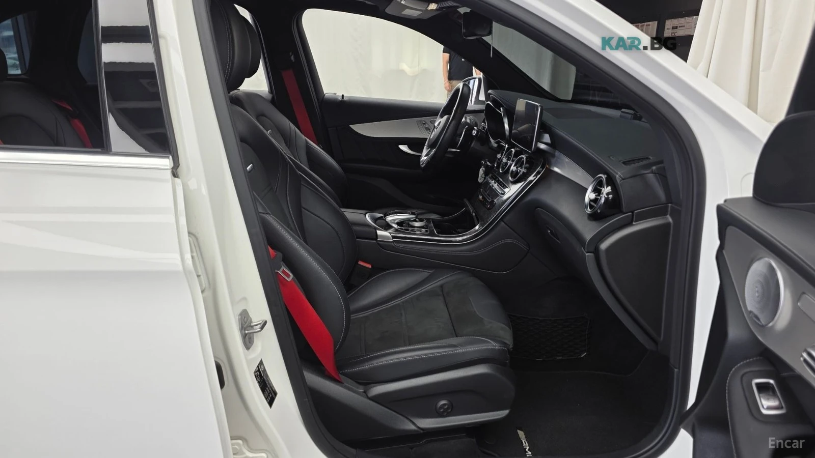 Mercedes-Benz GLC 63 AMG 4MATIC* КОЖА* ПАНО* НАВИ, снимка 8 - Автомобили и джипове - 55385657