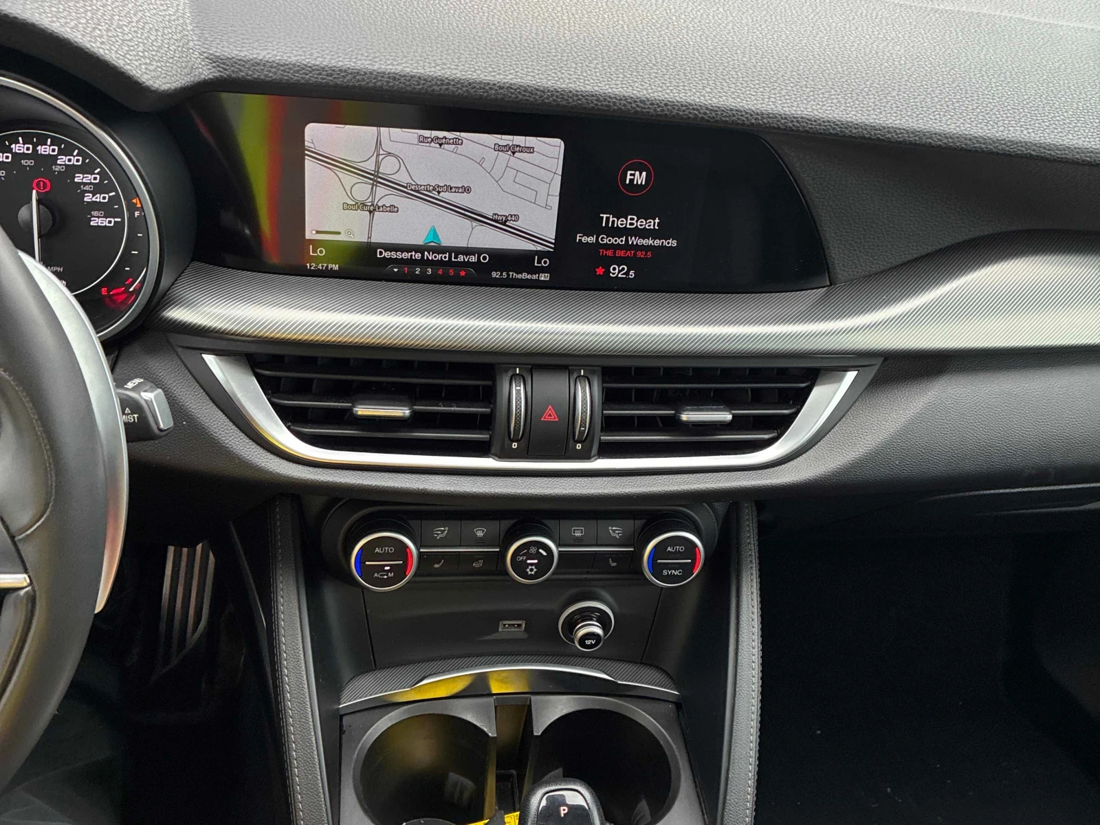 Alfa Romeo Stelvio * Sport * CARFAX * БЕЗ ПЪРВОНАЧАЛНА ВНОСКА, снимка 9 - Автомобили и джипове - 56112721