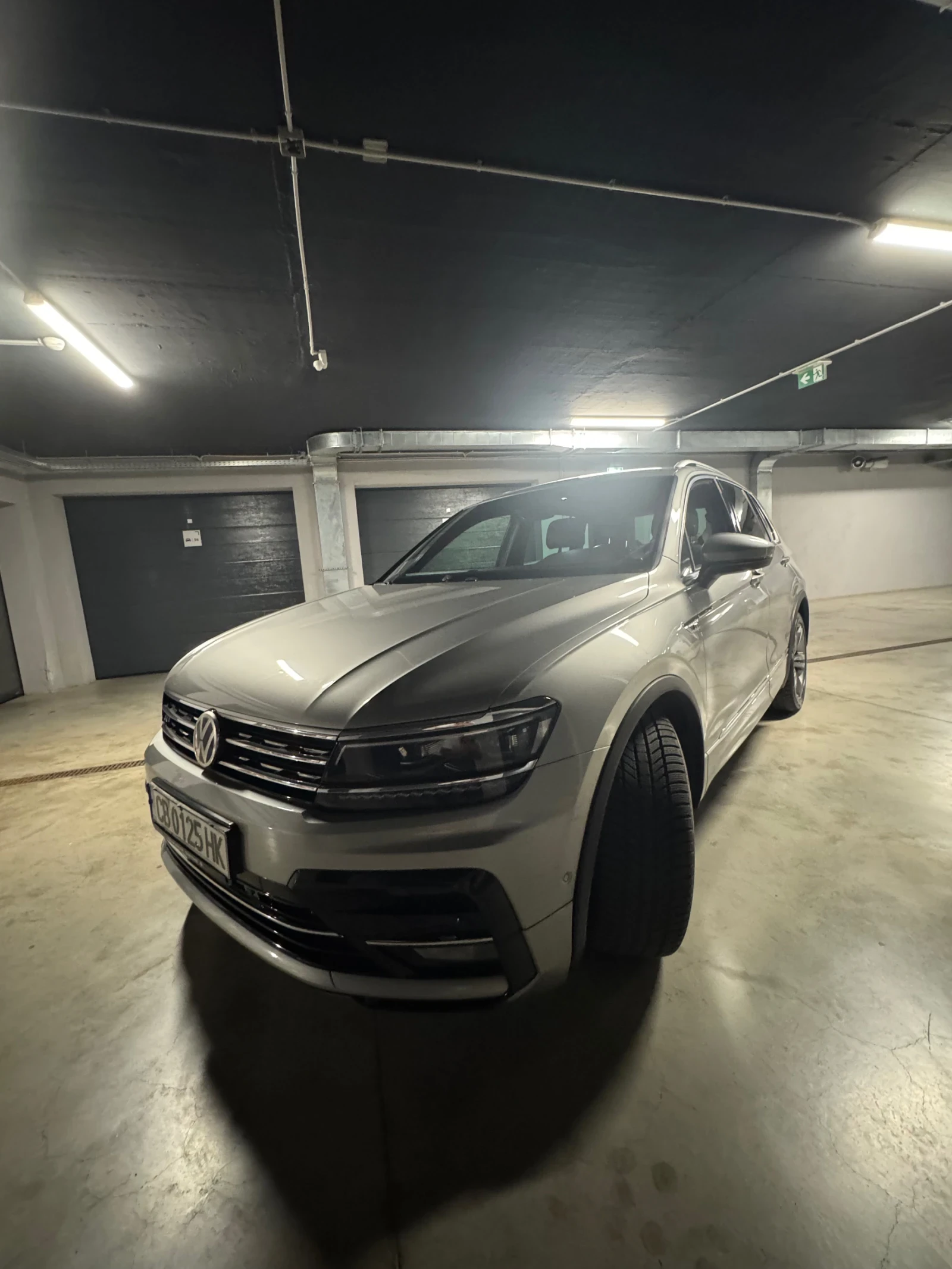 VW Tiguan R line 240 кс, снимка 3 - Автомобили и джипове - 56166427