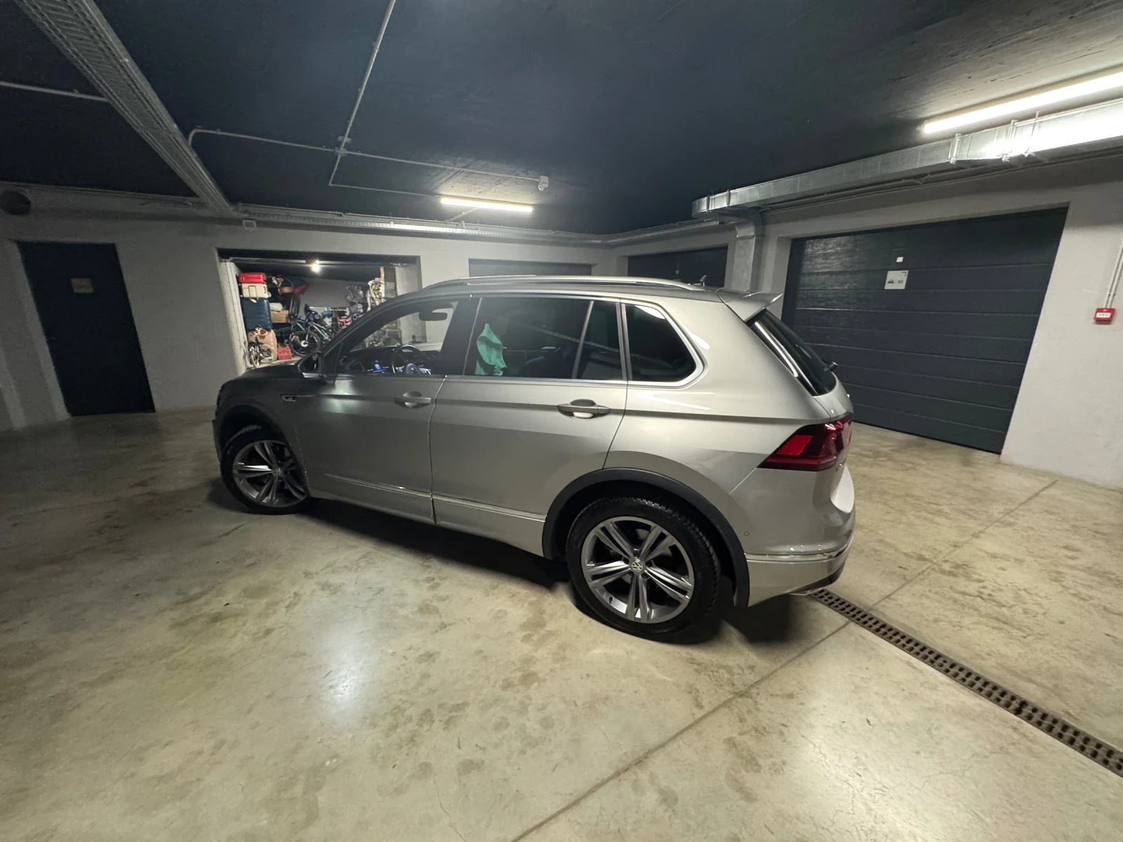 VW Tiguan R line 240 кс, снимка 6 - Автомобили и джипове - 56166427