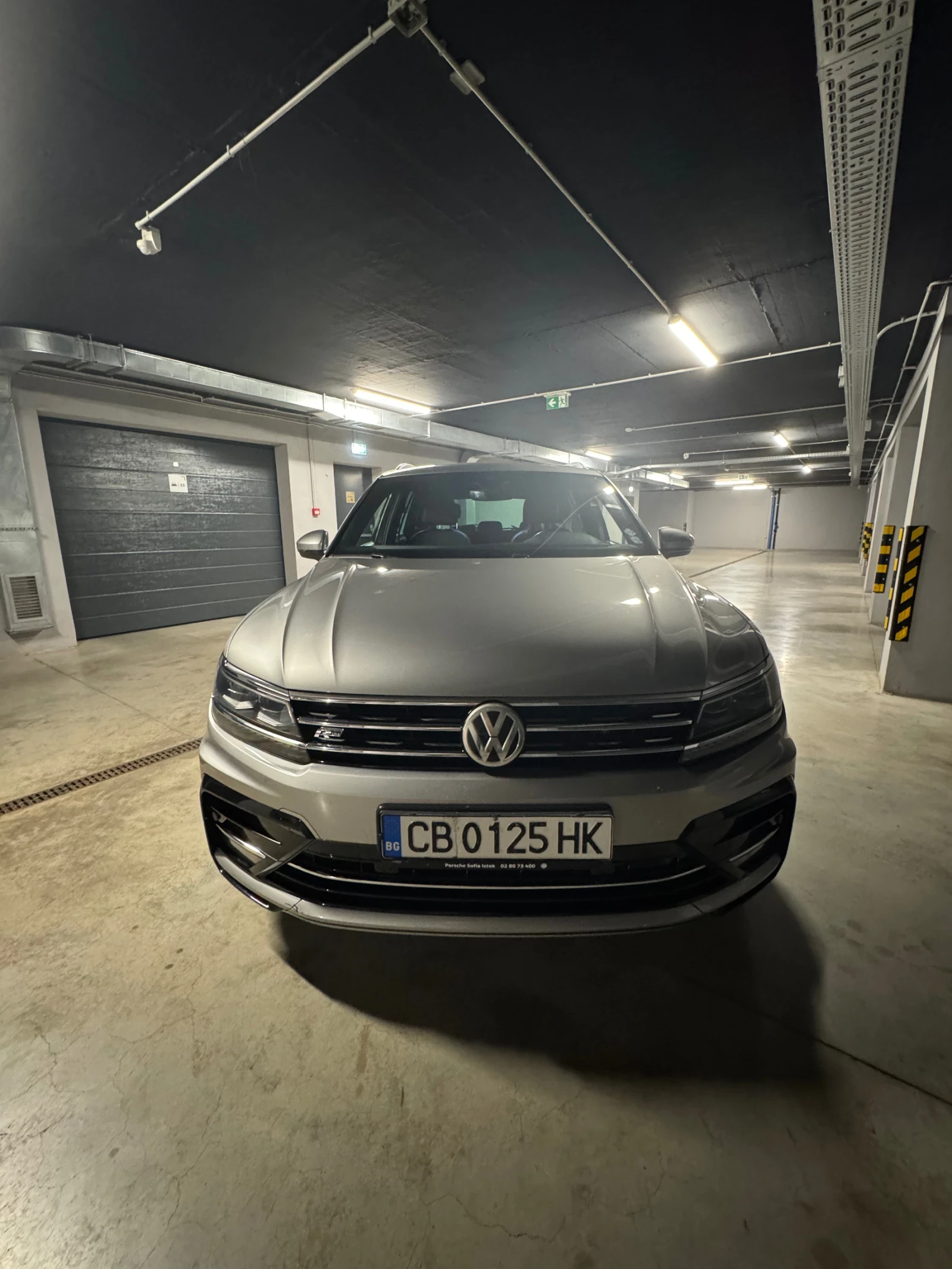 VW Tiguan R line 240 кс, снимка 2 - Автомобили и джипове - 56166427
