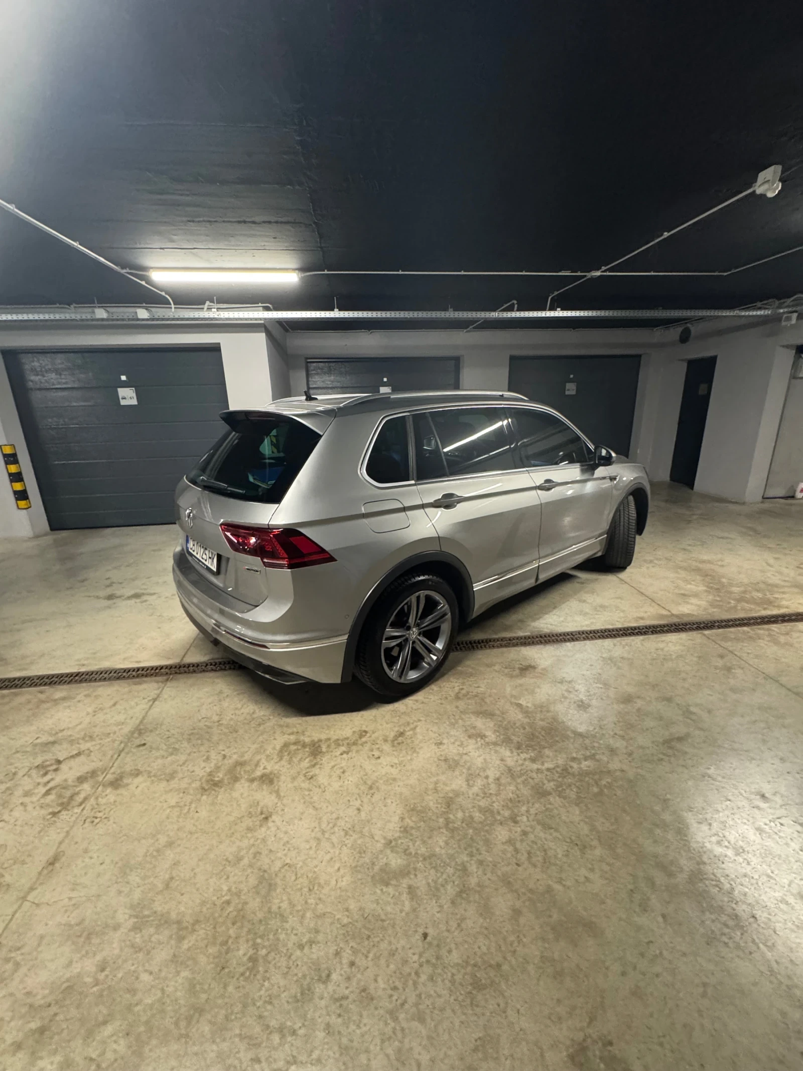 VW Tiguan R line 240 кс, снимка 4 - Автомобили и джипове - 56166427