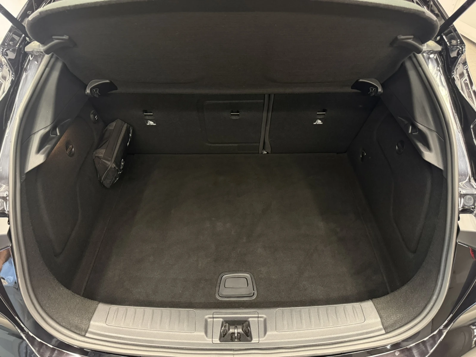 Infiniti Q30 s Premium, снимка 17 - Автомобили и джипове - 56222185
