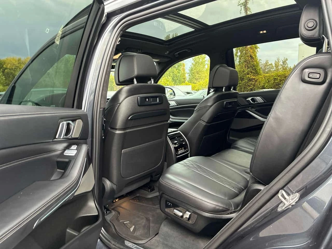 BMW X7 * M50i * CARFAX *  | Mobile.bg � ����������� 12