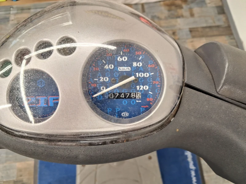 Piaggio Zip 49cc. Регистриран!!!, снимка 10 - Мотоциклети и мототехника - 51080436
