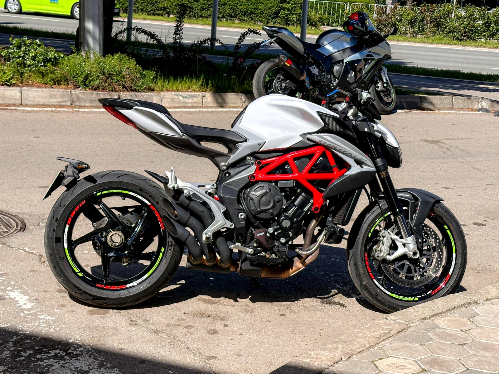 MV Agusta Brutale 800 - изображение 3