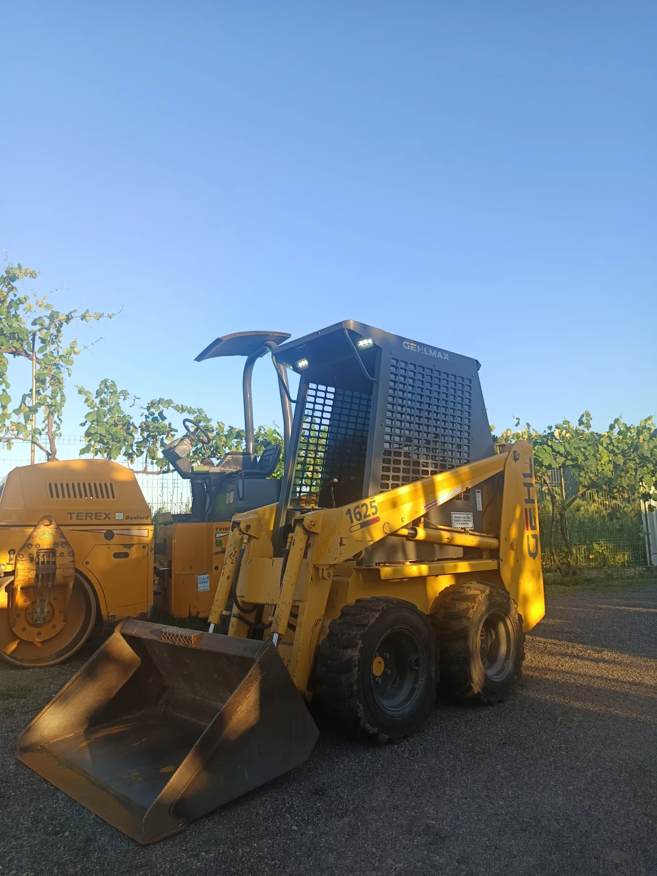 Мини челни товарачи Bobcat GEHL 1625 - изображение 2