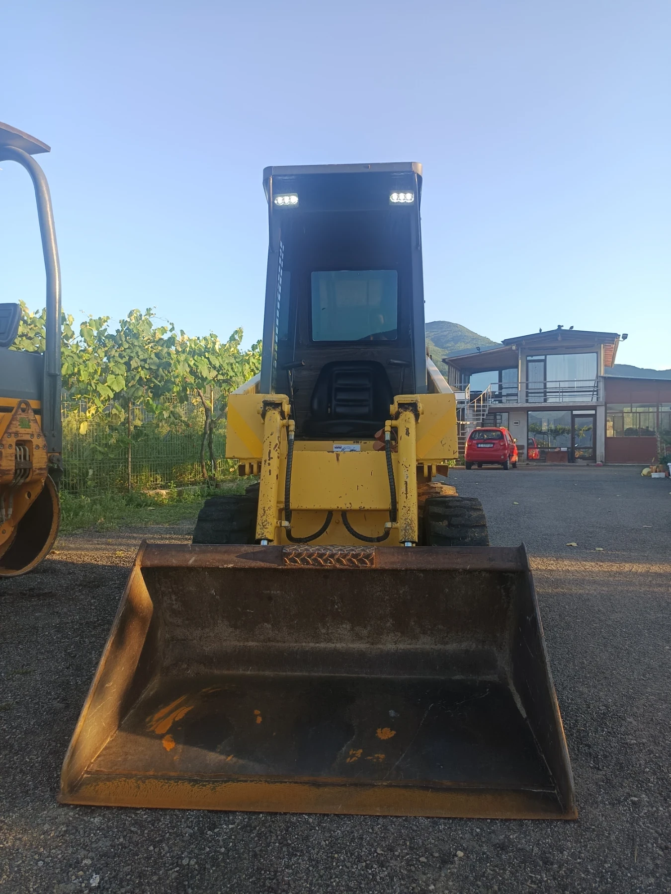 Мини челни товарачи Bobcat GEHL 1625 - изображение 3