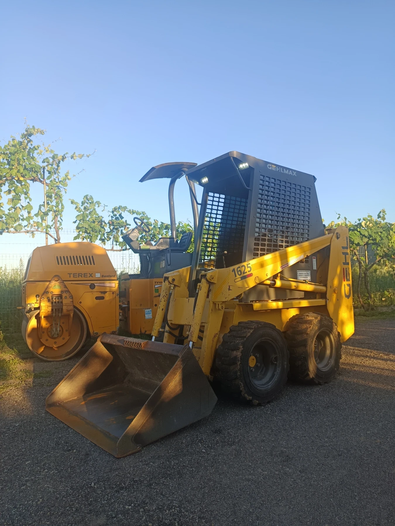 Мини челни товарачи Bobcat GEHL 1625 - изображение 4