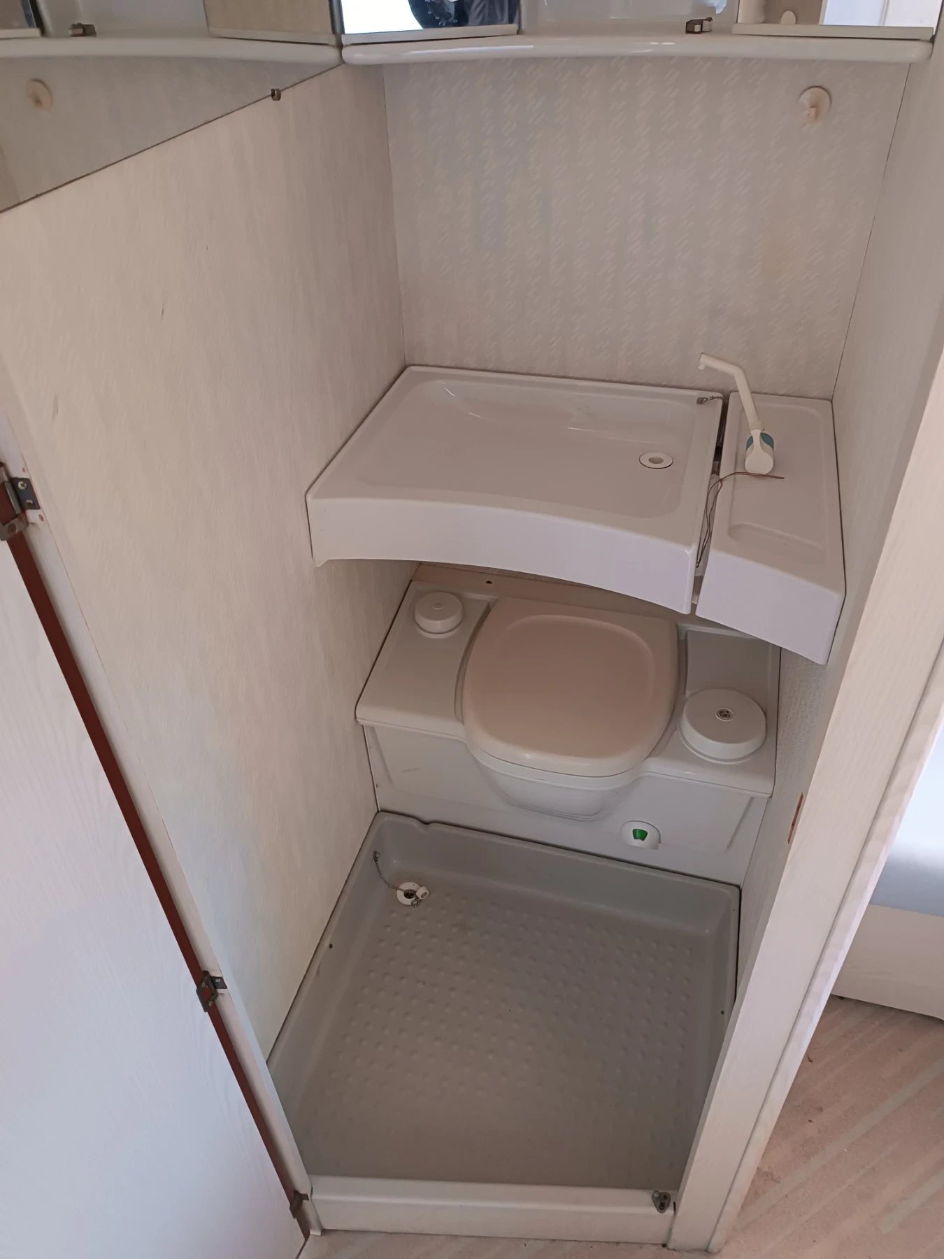 Каравана Adria Knaus, снимка 11 - Каравани и кемпери - 53850155