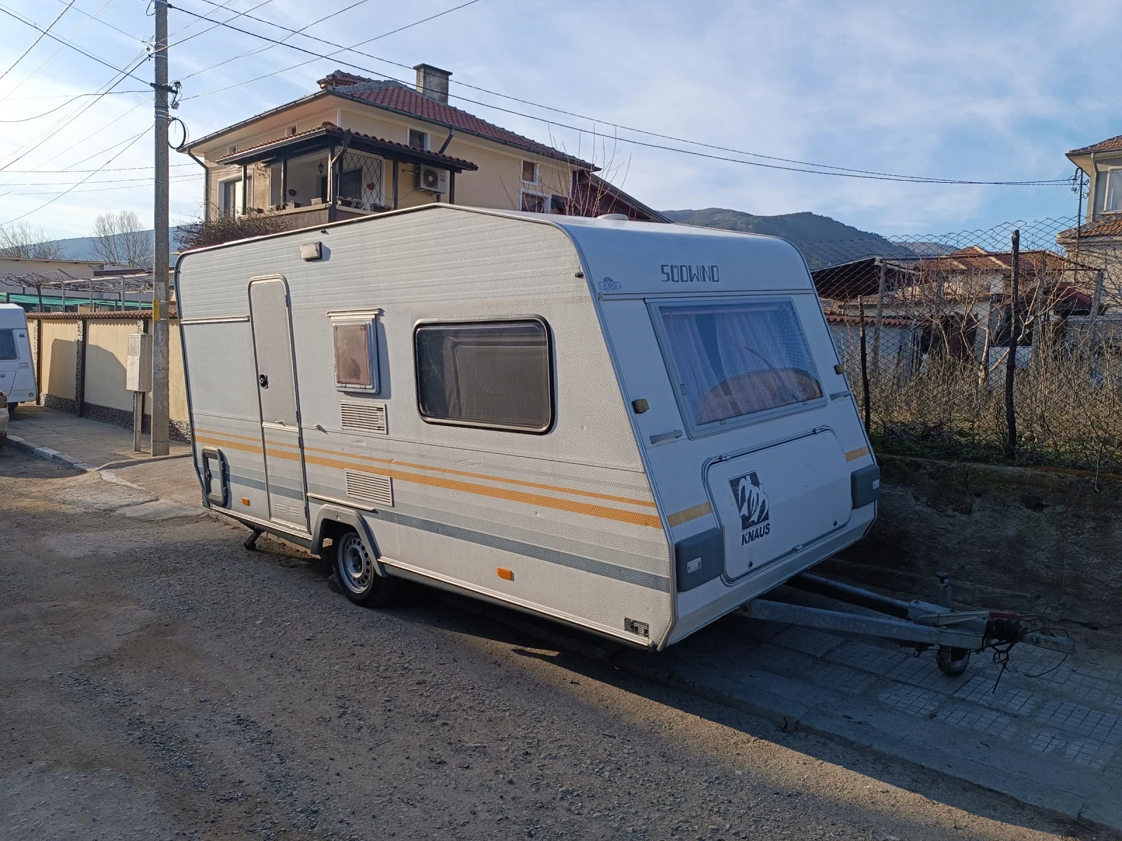 Каравана Adria Knaus