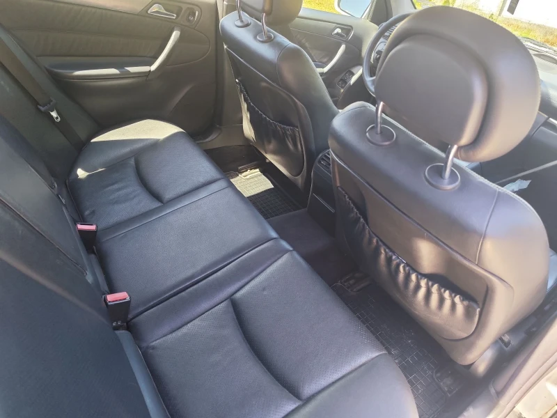 Mercedes-Benz C 220, снимка 7 - Автомобили и джипове - 52205179