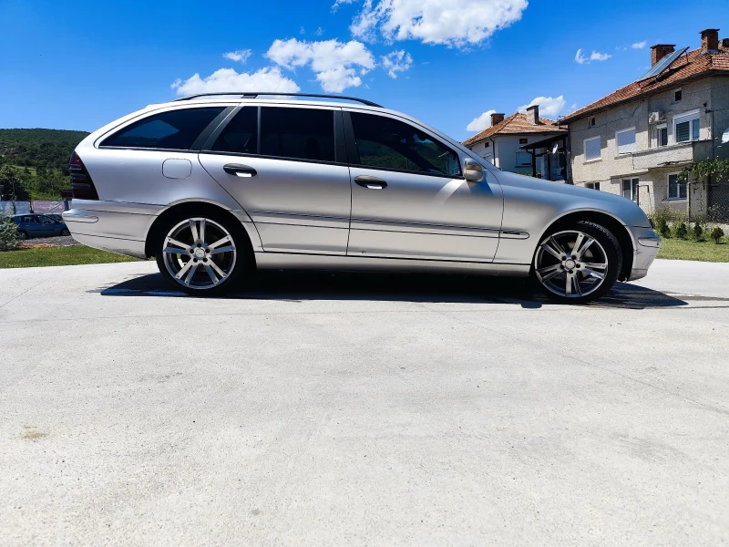 Mercedes-Benz C 220, снимка 4 - Автомобили и джипове - 52205179