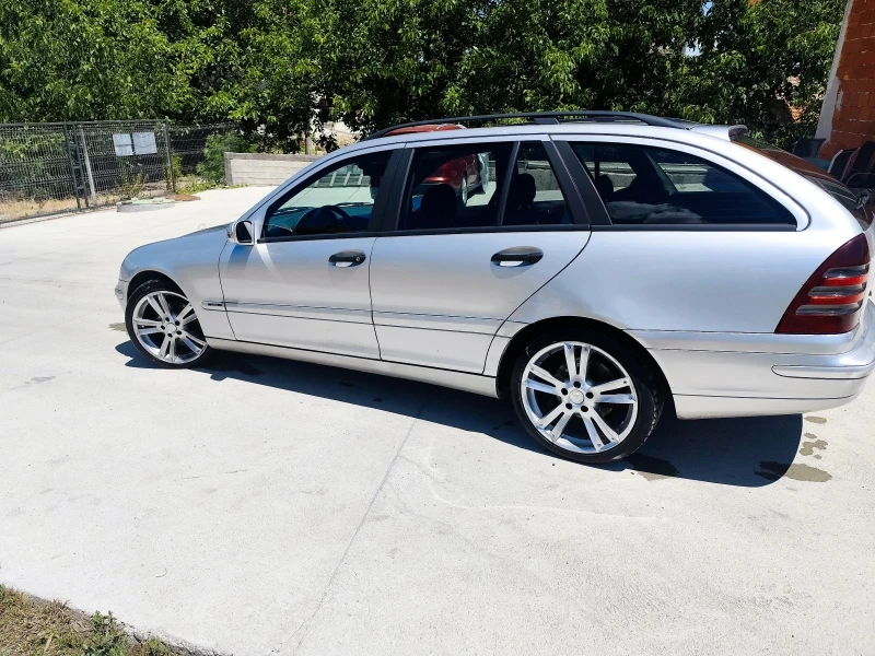 Mercedes-Benz C 220, снимка 2 - Автомобили и джипове - 52205179