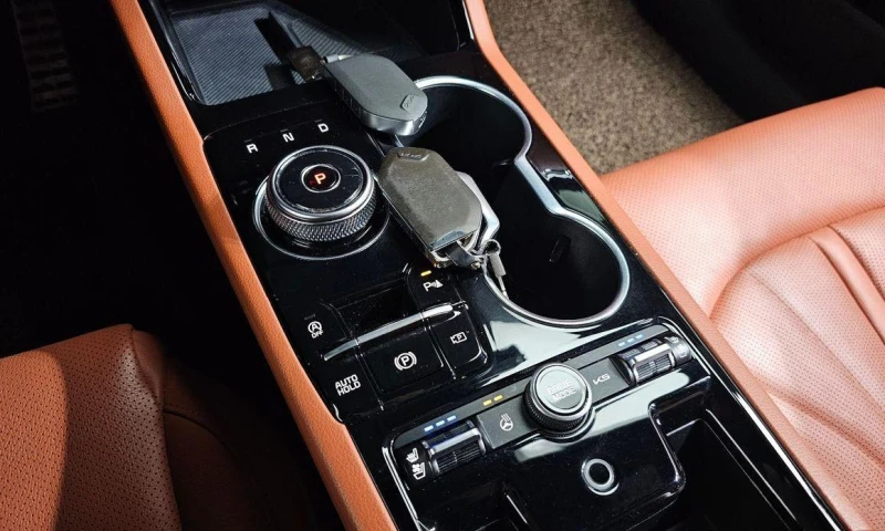 Kia K5 2.0 Signature * НАЙ-ДОБРА ЦЕНА В БЪЛГАРИЯ* , снимка 8 - Автомобили и джипове - 52357568