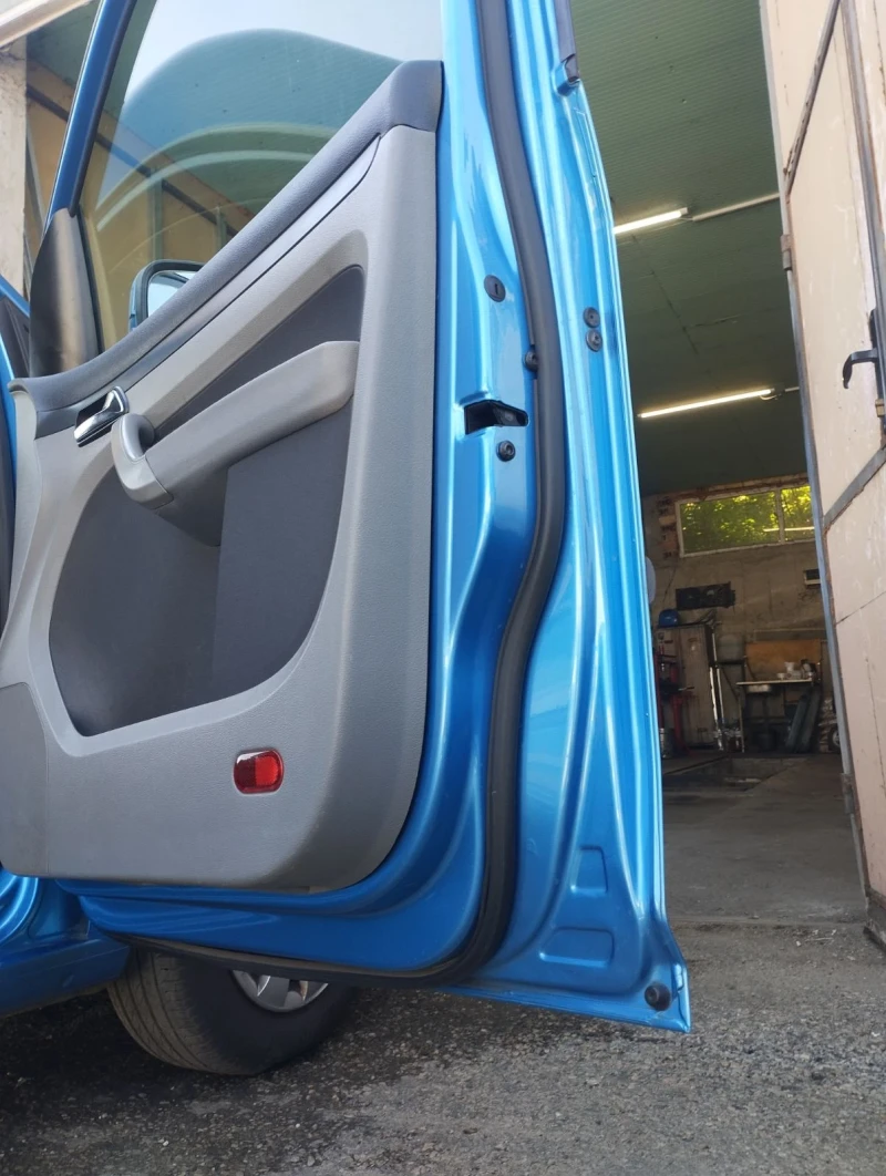 VW Caddy 2.0, снимка 10 - Автомобили и джипове - 52403711