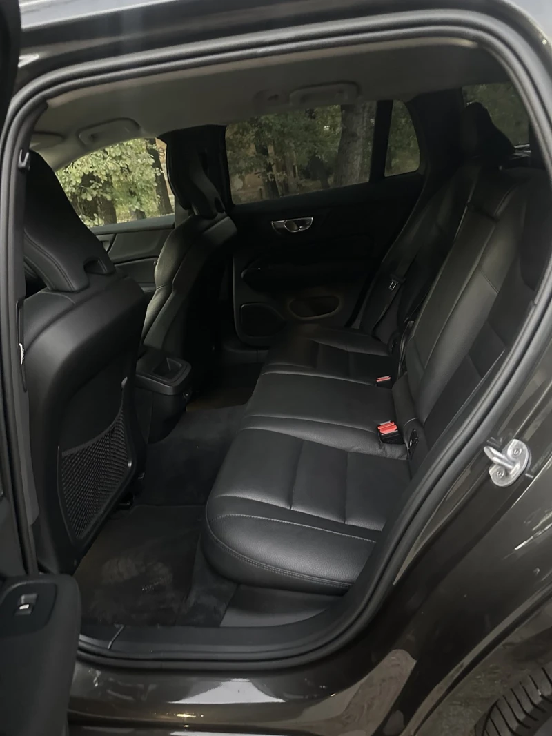 Volvo V60 B4 Inscription, снимка 11 - Автомобили и джипове - 52910537