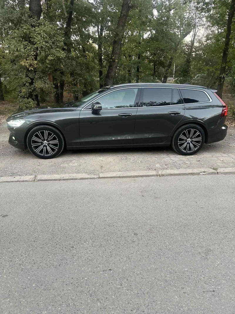Volvo V60 B4 Inscription, снимка 4 - Автомобили и джипове - 52910537