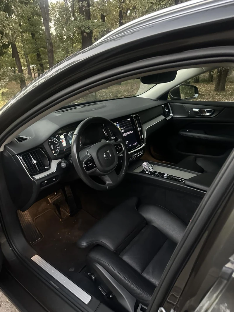 Volvo V60 B4 Inscription, снимка 8 - Автомобили и джипове - 52910537