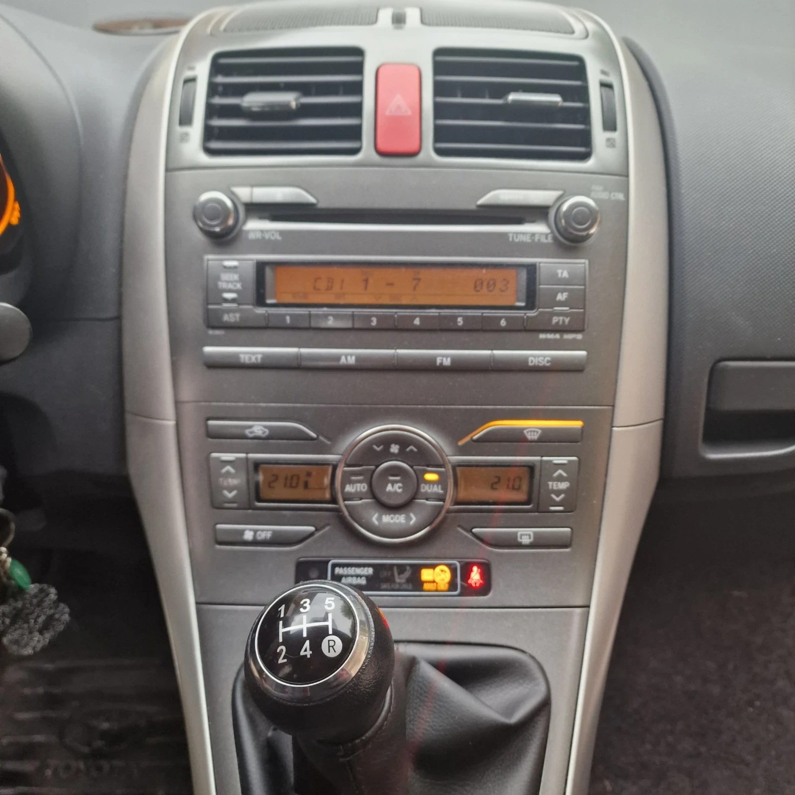 Toyota Auris  - изображение 9