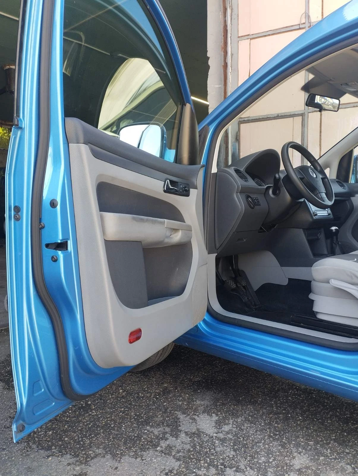 VW Caddy 2.0 - изображение 6