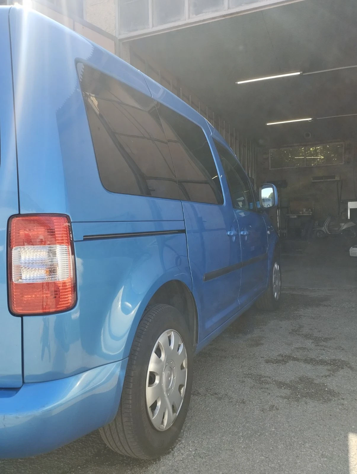 VW Caddy 2.0 - изображение 2