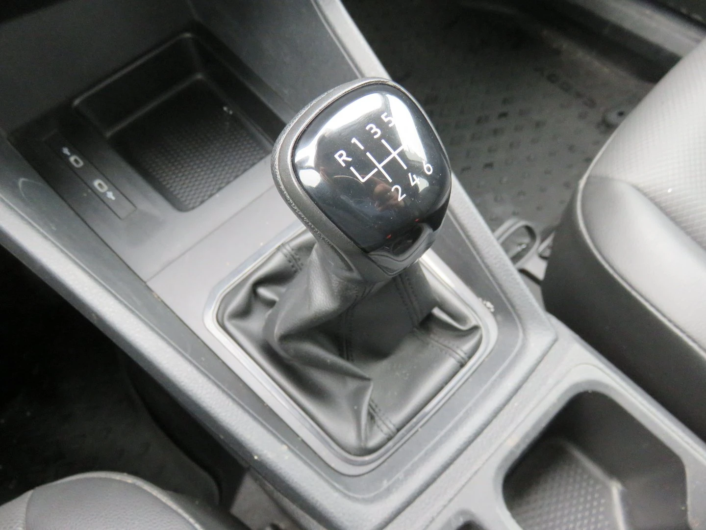 VW Caddy TDI 5 ����� | Mobile.bg � ����������� 10