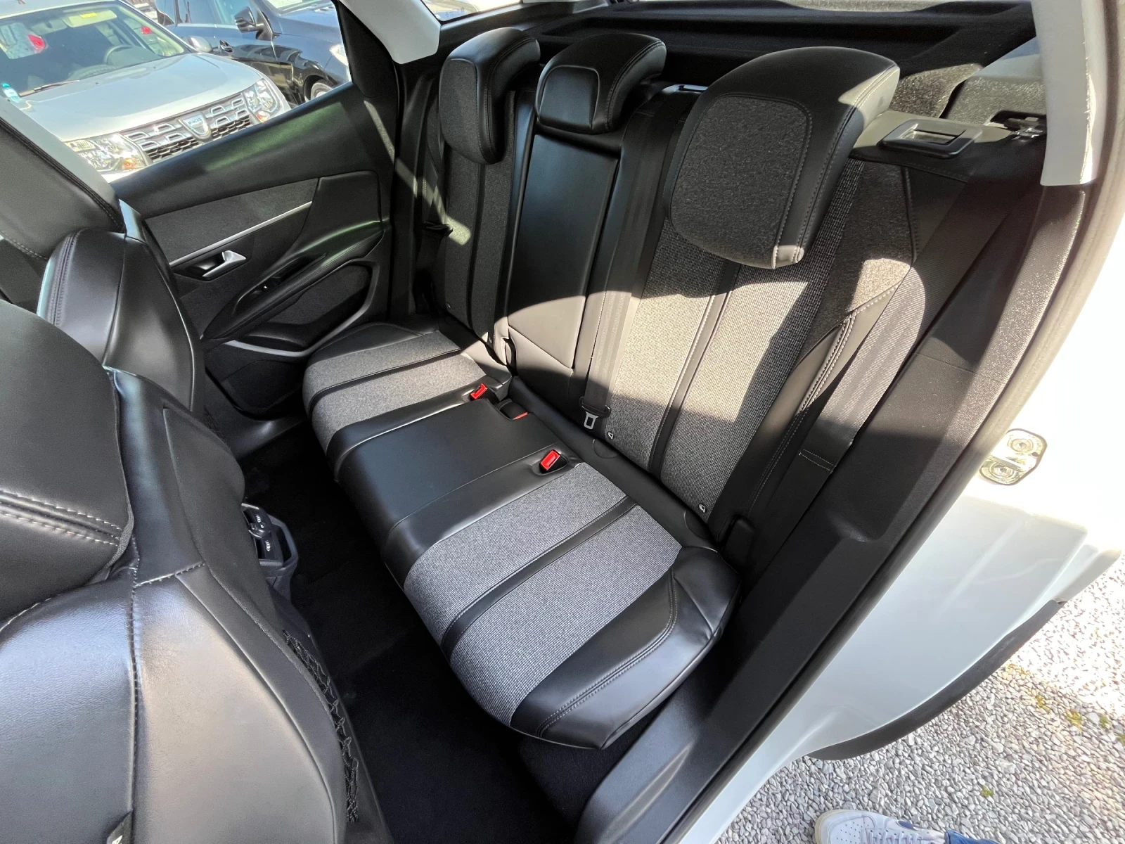 Peugeot 3008 1.6HDi / Panorama / Allure, снимка 11 - Автомобили и джипове - 53765649