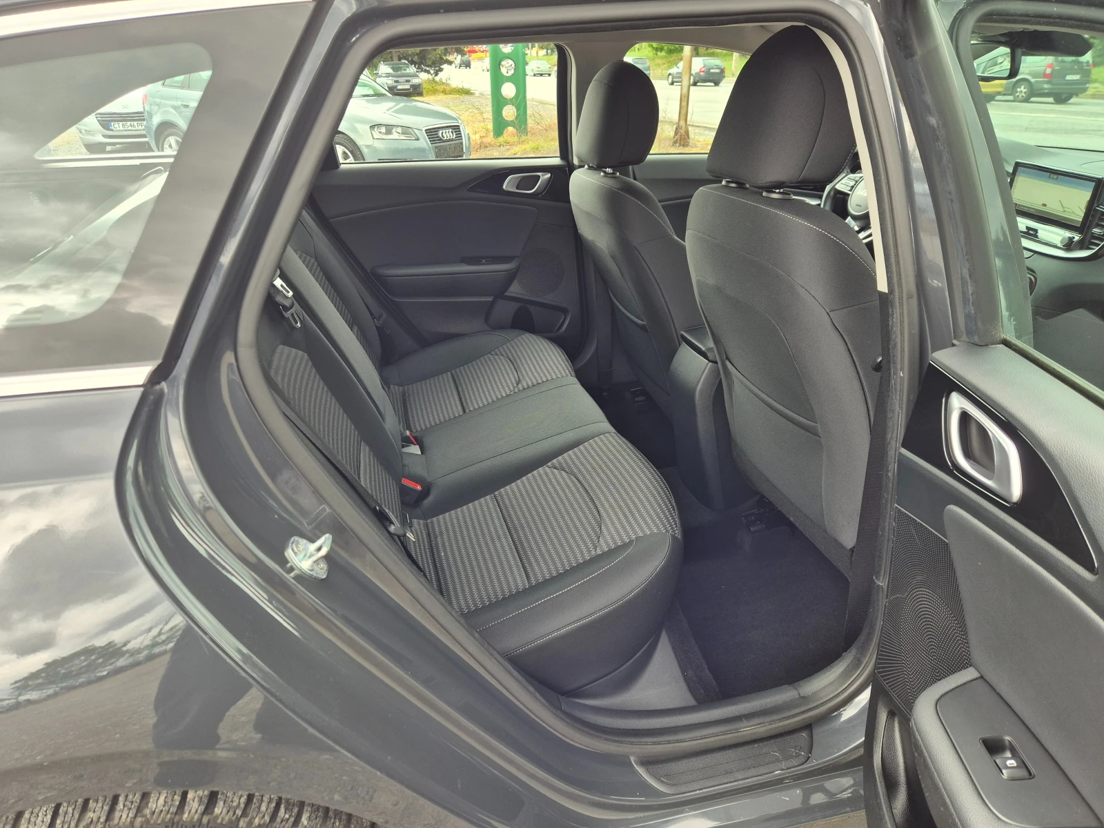 Kia Ceed 1.0i, снимка 10 - Автомобили и джипове - 54644374